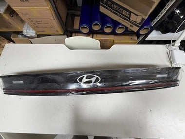 2024 2025 Hyundai Sonata LED Center Trunk Tail Light USED GENUINE 92409-L1550