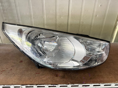 2010-2015 Hyundai Tucson IX35 Right Passenger Halogen Headlight OEM 92102-2S000