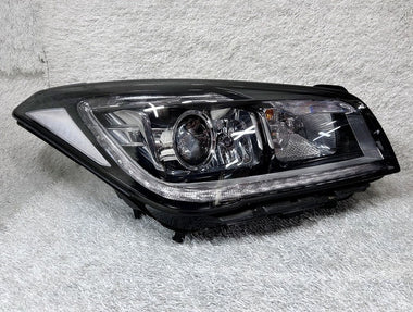 2017-2020 Hyundai Genesis G80 RH Right Passenger Xenon HID Headlight OEM 92102