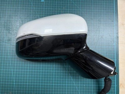 2022-2025 Kia Carnival Right Passenger Side Mirror Pearl White OEM 87620-R0040