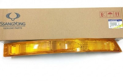 SsangYong Korando Right Passenger Front Turn Signal Light Yellow OEM 83302-06000