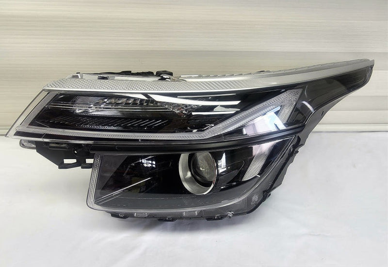 2021-2023 Kia Seltos Left Driver Halogen Headlight OEM 92101-Q5000