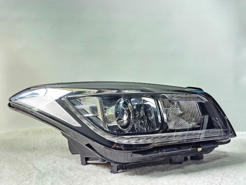 2016-2020 Genesis G80 DH Right Passenger Xenon HID Headlight OEM 92102-B1120