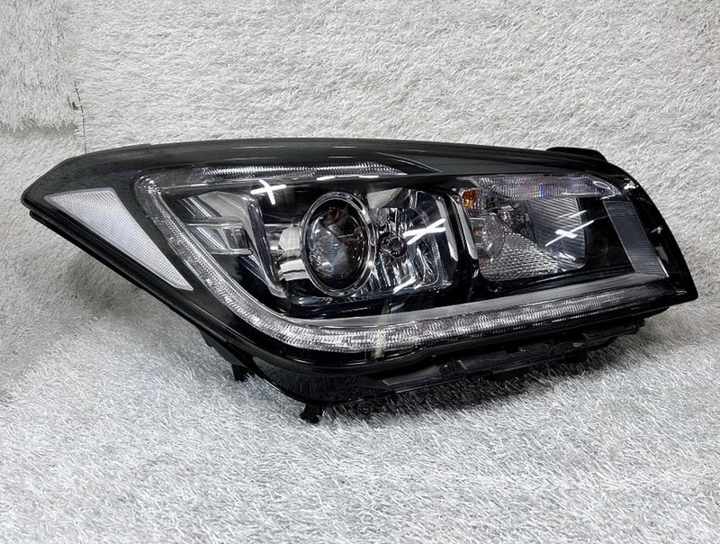 2017-2020 Hyundai Genesis G80 RH Right Passenger Xenon HID Headlight OEM 92102