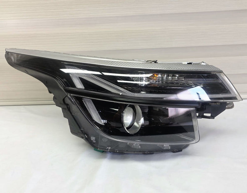 2021-2023 Kia Seltos Right Passenger Halogen Headlight Assembly OEM 92102-Q5000