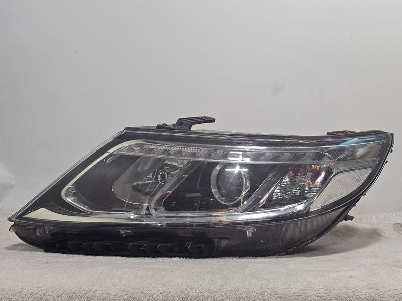 2016-2020 Kia Sorento UM Left Driver HID Xenon Headlight OEM 92101-2P600