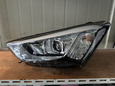 2013-2018 Hyundai Santa Fe Right Passenger Halogen LED Headlight OEM 92102-2W100